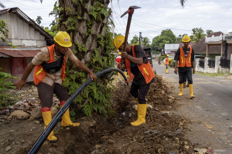Hutama Karya Pastikan Pasokan Air Bersih Untuk Hunian Sementara Pengungsi Agam