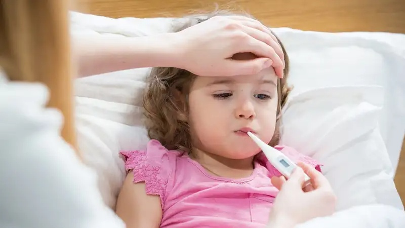 Dokter Ingatkan Demam Anak Tak Selalu Butuh Antibiotik