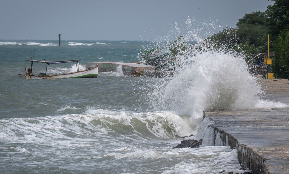 Waspada Cuaca Basah dan Gelombang Tinggi, BMKG Imbau Masyarakat Hati-hati