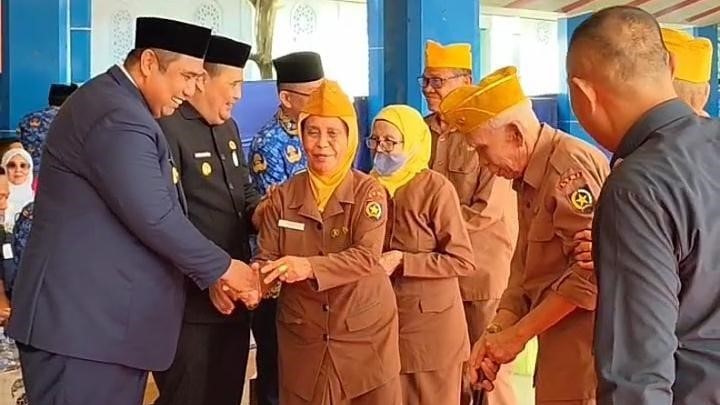 Pemda Maros Salurkan Bantuan Sembako kepada Para Veteran