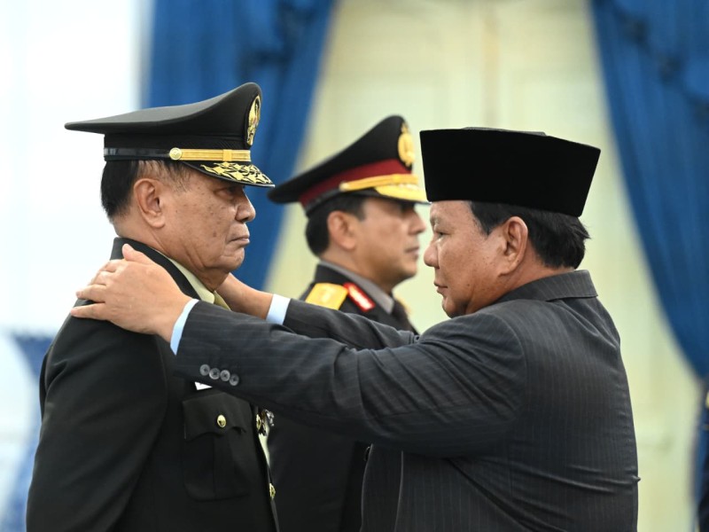 Presiden Prabowo Anugerahkan Pangkat Istimewa Dua Purnawirawan