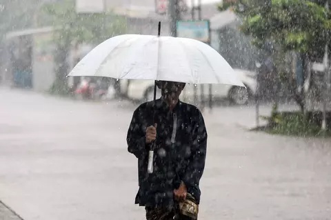 BMKG Waspadai Cuaca Ekstrem, Jakarta Mulai Masuki Musim Hujan