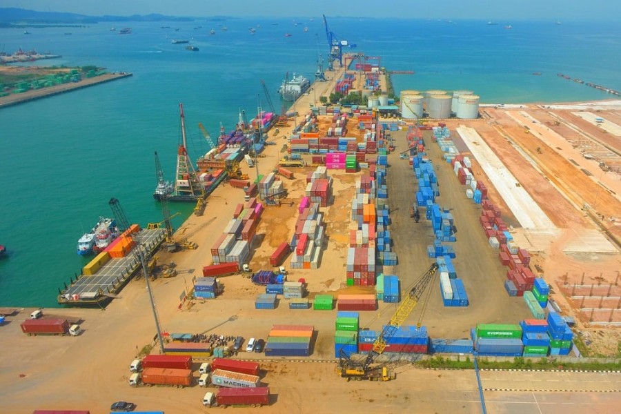Pengembangan Infrastruktur Logistik Batam: Membangun Hub Logistik Internasional melalui Bandara dan Pelabuhan