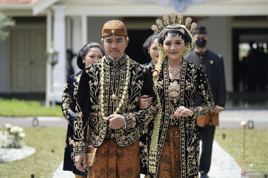 Ragam Pakaian Adat Jawa Barat, Jawa Tengah, dan Jawa Timur