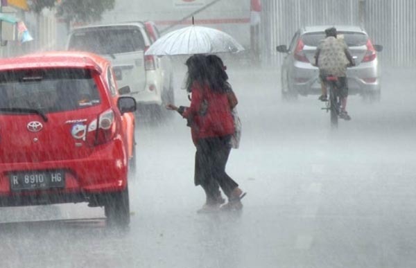 BMKG Sabtu Ini Surabaya Berpotensi Hujan Lebat Disertai Petir Dan Angin