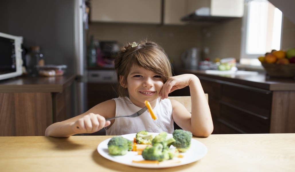 Cara Efektif Membiasakan Anak Menerapkan Pola Makan Sehat