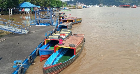 Tragedi di Sungai Mahakam: Perahu Penyeberangan Jatuh ke Air, Satu Penumpang Hilang