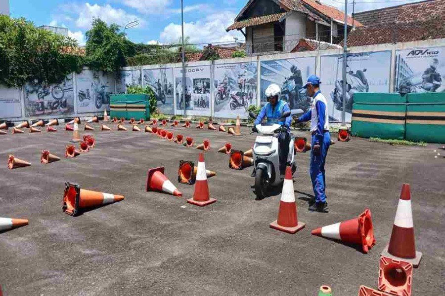 Astra Motor Yogyakarta Bekali Safety Riding Personel Angkasa Pura Demi Keselamatan