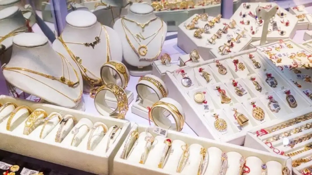 Harga Emas Perhiasan Hari Ini 6 Februari 2026 Alami Penurunan Signifikan