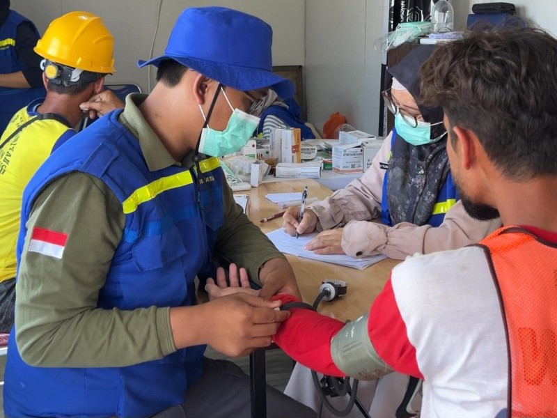 Layanan Kesehatan Gratis dari Relawan TCK Kemenkes untuk Warga di Huntara