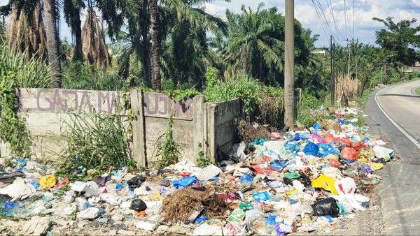 Banjir Pasang Dalam di Pesisir Batubara Tinggalkan Sampah Berserakan, Lingkungan Kumuh dan Butuh Penanganan Segera