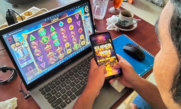 Tantangan Finansial Generasi Muda di Era Disrupsi Digital: Ancaman Judi dan Pinjaman Online Menjulang