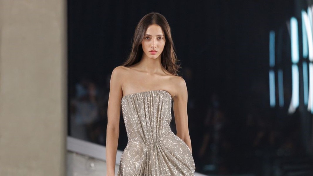 Stella McCartney Debut di Riyadh Fashion Week 2025