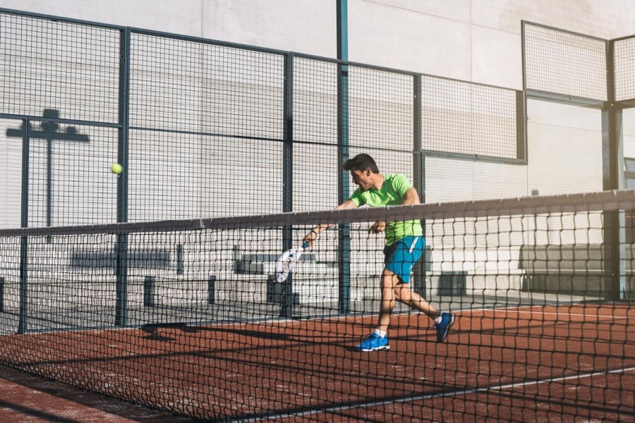 Cara Aman Berolahraga Padel dan Yoga agar Terhindar dari Cedera