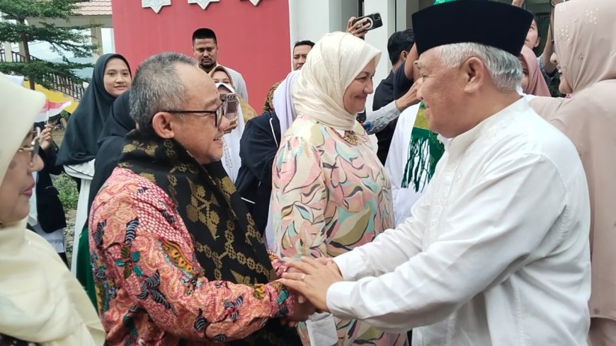 Mendikdasmen Memimpin Pengujian Presentasi Ilmiah di SMA PMI Dea Malela: Upaya Meningkatkan Mutu Pendidikan