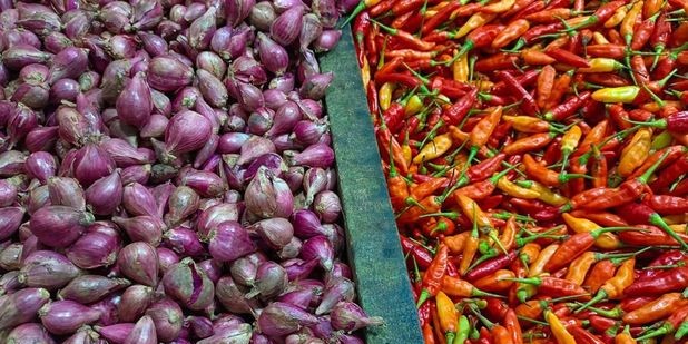 Harga Cabai Rawit dan Bawang Merah Naik Drastis Hari Ini
