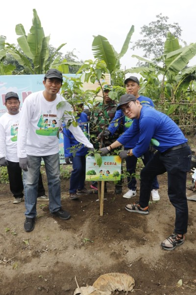 Dampak Positif Penanaman Pohon Buah PLN UIP2B Jamali bagi Kesejahteraan Warga Desa