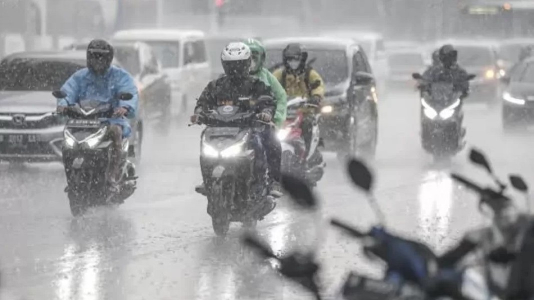 BMKG Peringatkan Warga Kota Besar Siaga Hujan Lebat dan Angin Kencang