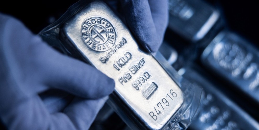 Perak Sebagai Alternatif Investasi Cerdas yang Layak Dipertimbangkan Selain Emas