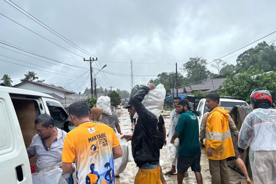 BGN Salurkan Bantuan MBG untuk Korban Banjir di Sumatra Utara