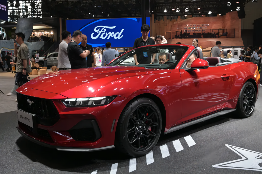 Persaingan Otomotif Amerika Dipimpin Toyota dan Ford