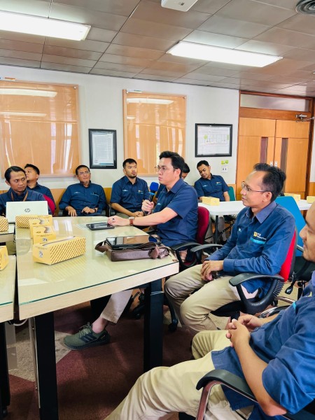 PLN UIP2B Jamali Sebagai Motor Penggerak Dalam Implementasi Energi Bersih Melalui PLTS Terapung Di Waduk Karangkates