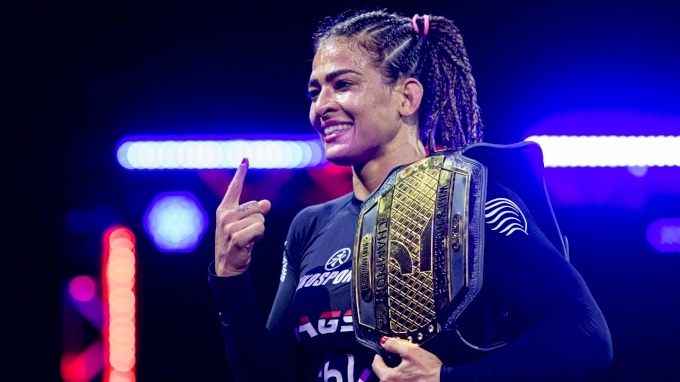 Bia Mesquita Siap Debut di UFC, Tantang Irina Alekseeva