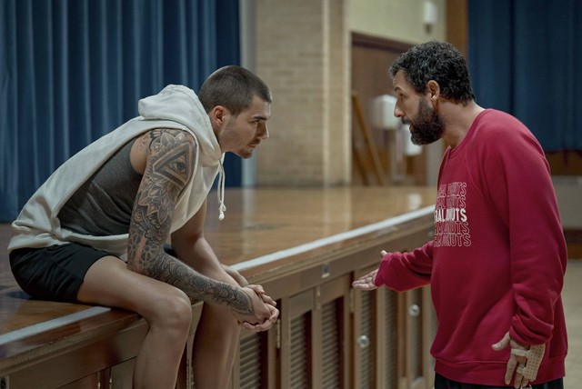 Momen Kejutan di Oscar 2025: Adam Sandler Curi Perhatian dengan Hoodie dan Celana Basket