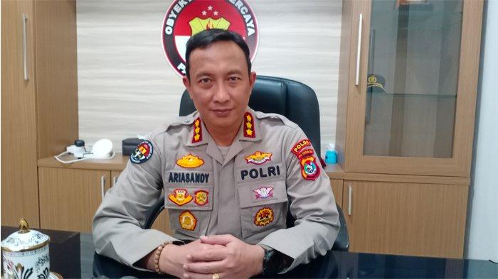 Polda NTT Serahkan Perlengkapan Olahraga kepada Pemuda Gereja GMIT Ebenhaezer Tarus untuk Meningkatkan Aktivitas Positif