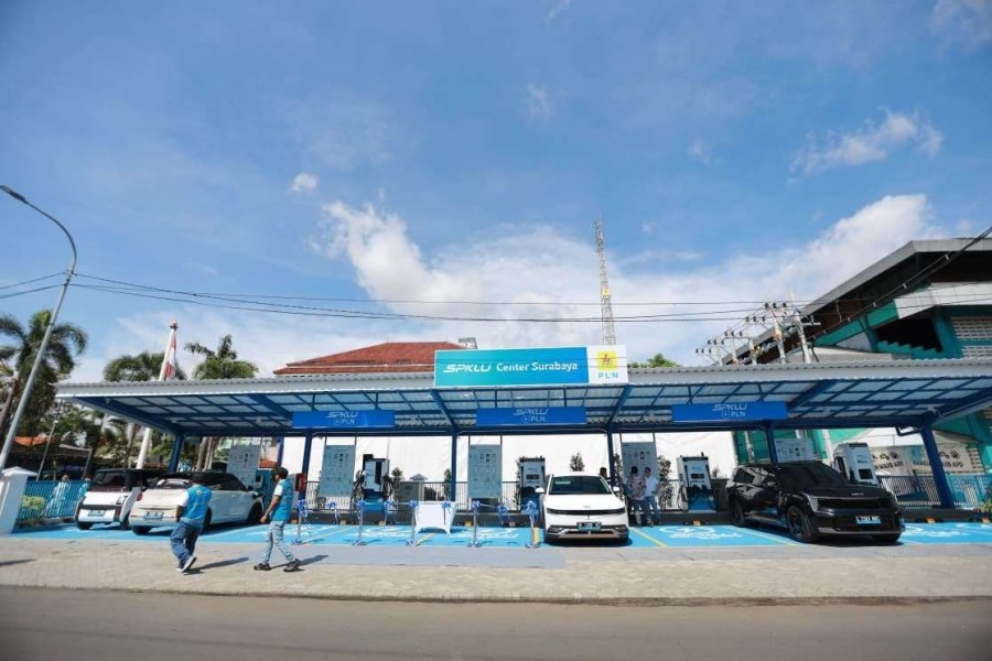 PLN Perkuat Ekosistem Kendaraan Listrik Melalui SPKLU Center di Surabaya