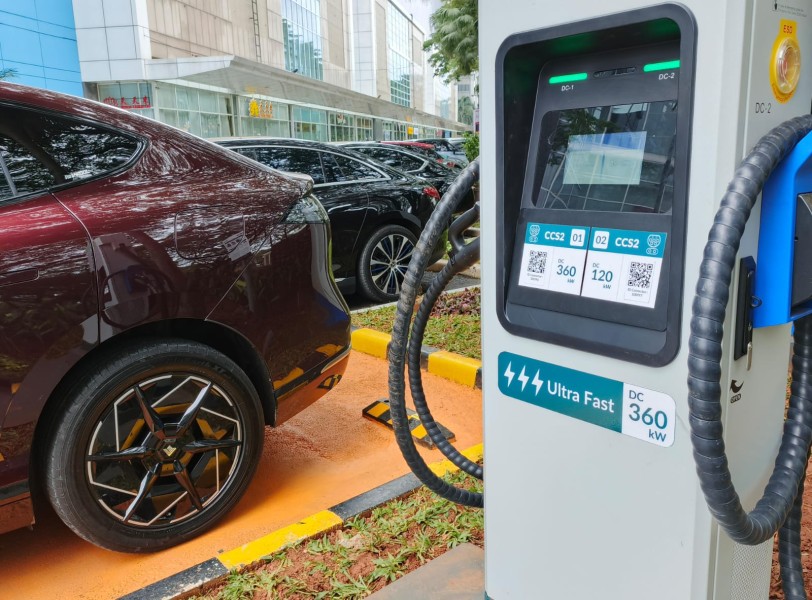 Voltron Indonesia Luncurkan SPKLU Hyper Fast Charging Pertama di Indonesia: Seberapa Hemat Pengisian Mobil Listrik?