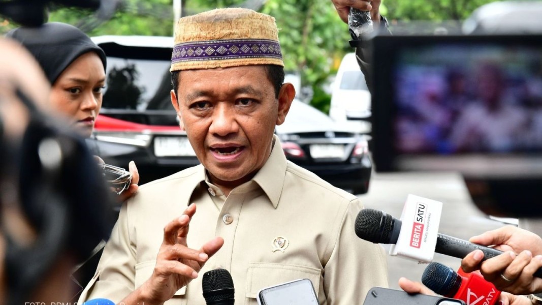 Prabowo  Dorong Menteri ESDM Targetkan Pengembangan PLTS dan Konversi Motor Listrik Rampung 3–4 Tahun