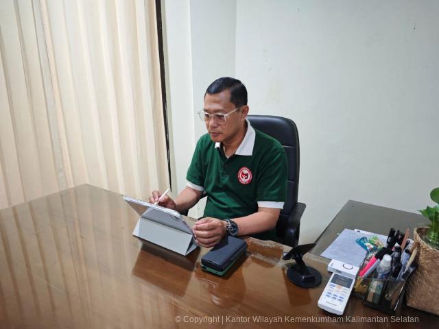 Antusiaskan Kompetensi Hukum Pertanahan: Kanwil Kemenkum Kalsel Ikuti Webinar Community of Practice