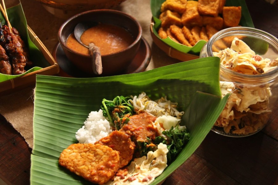 10 Rekomendasi Tempat Makan Pecel Enak Favorit Warga Semarang Lokal