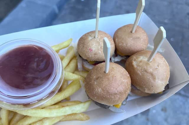 Mohan Burger di Embung Langensari, Surga Kuliner Baru yang Membuat Pengunjung Rela Antre