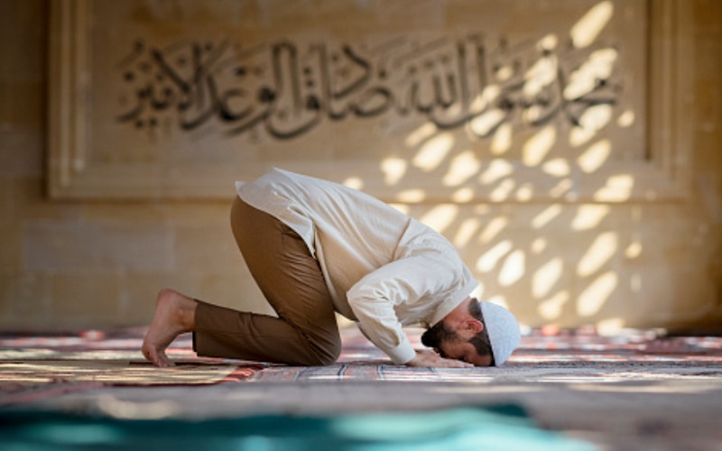 Jadwal Salat dan Buka Puasa Kota Surabaya Lengkap Hari Ini