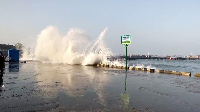 Pengguna Jasa Penyeberangan Merak sampai Bakauheni Dihimbau Hindari Cuaca Buruk