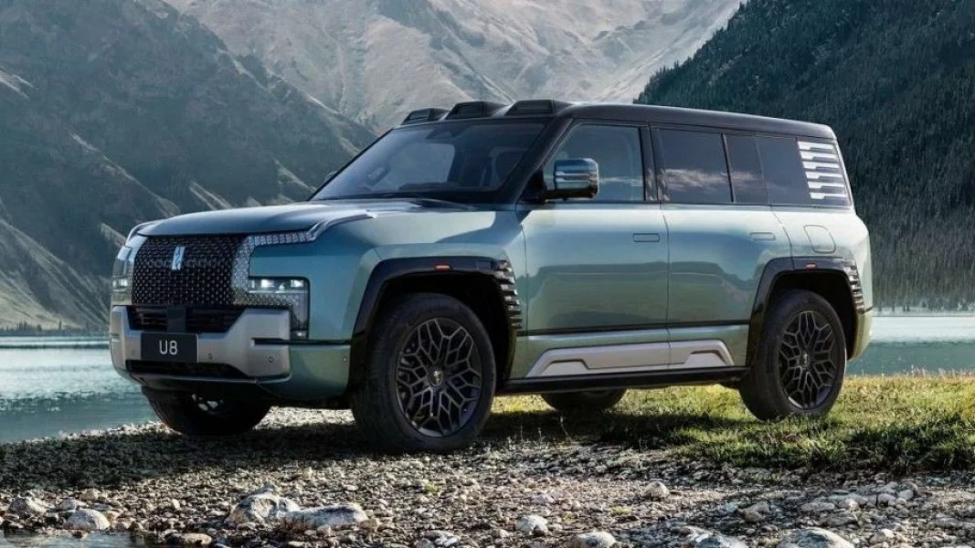 Spesifikasi BYD Yangwang U8L Terbaru 2025
