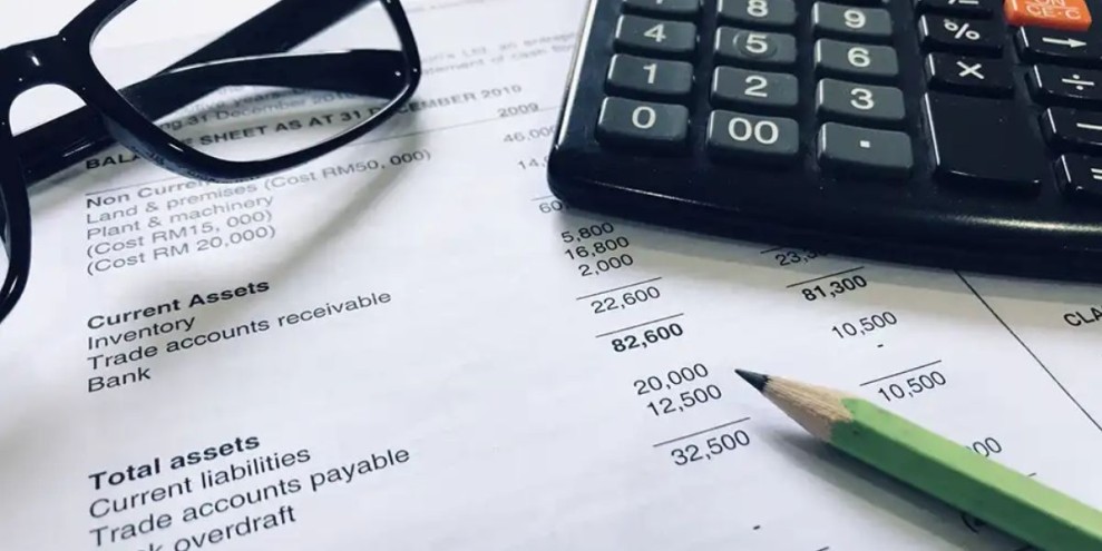 Neraca Saldo Adalah: Fungsi, Jenis, Komponen & Cara Menghitungnya