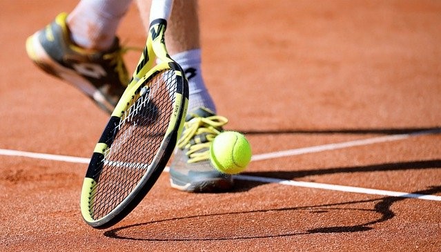 Tenis Lapangan: Manfaat, Teknik, dan Tips Hindari Cedera