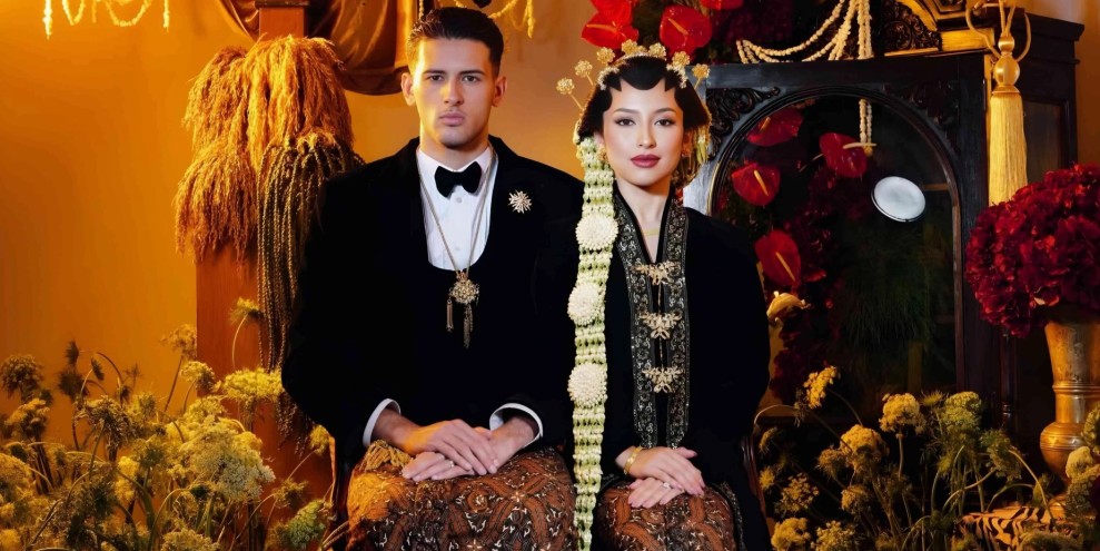 Potret Romantis Jennifer Coppen dan Justin Hubner dalam Balutan Adat Jawa