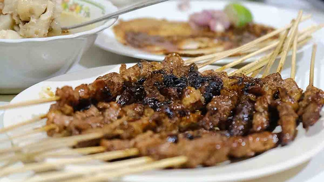 Rekomendasi 10 Tempat Sate Halal Terbaik di Bandung yang Wajib Dicoba