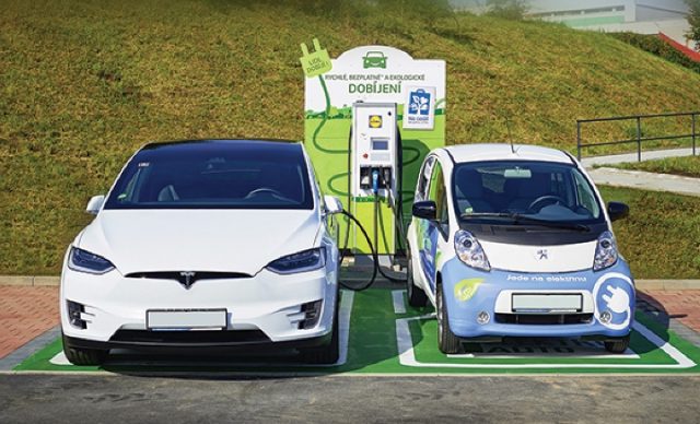 Percepatan Kendaraan Listrik di Indonesia Terkendala Infrastruktur dan Edukasi: Upaya dan Solusi