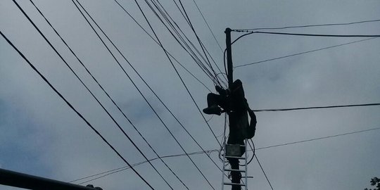 Nasib Nahas Teknisi WiFi di Nganjuk: Tewas Akibat Sengatan Listrik Ketika Berupaya Memperbaiki Jaringan