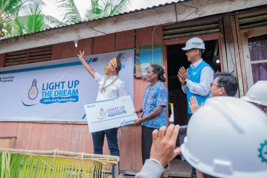 PLN Berikan Listrik Gratis ke Ribuan Rumah Tangga di Papua Tahun 2025