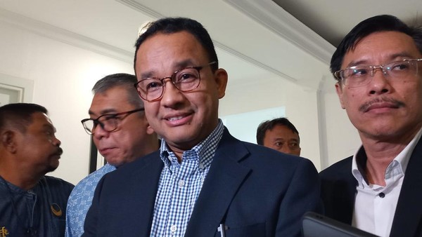 Anies Baswedan dan Makna Kesetiaan di Balik Senyum yang Menyapa Semua