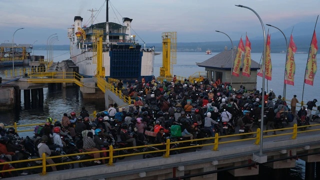 Penyeberangan Ketapang Gilimanuk Tetap Lancar Meski Bali Banjir