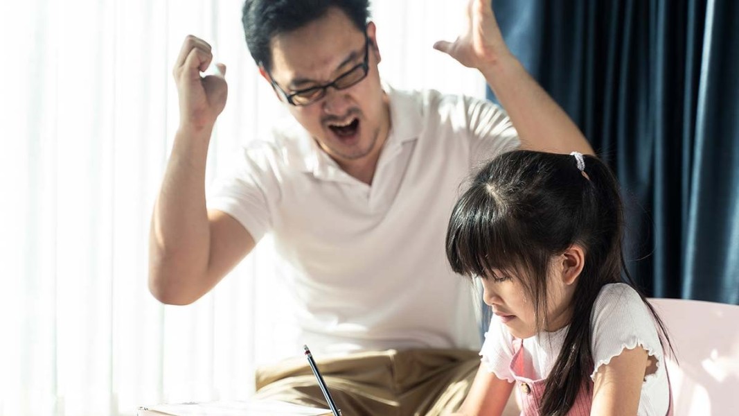 Strict Parents adalah: Ciri hingga Dampaknya pada Anak