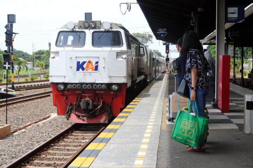 326 Ribu Orang Gunakan Kereta Api di Cirebon Saat Libur