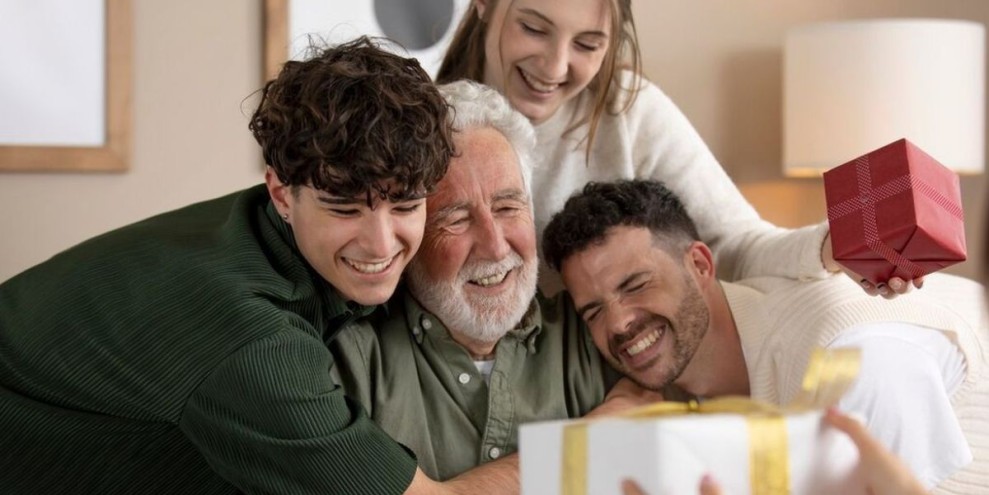 22 Ide Kado untuk Ayah yang Bermanfaat, Yuk Hadiahkan Untuknya!